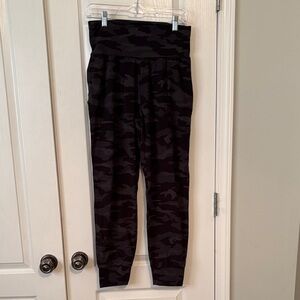 Athleta Women’s Salutation Camo Jogger High Rise size Medium